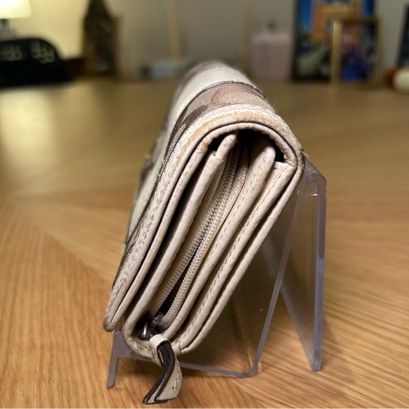 Coach Signature Canvas Trifold Wallet - Picture 6 of 12